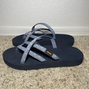 Teva Womens Size 7 Flip Flops Olowahu Strappy Thongs Sandals 6840 Blue/Navy Blue